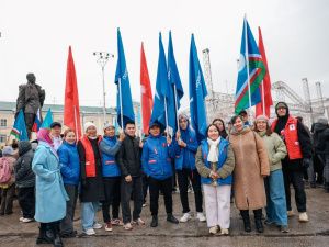 Премьер Якутии Кирилл Бычков возложил цветы к памятнику Платону Ойунскому