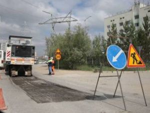 На улице Петра Алексеева начали класть асфальт