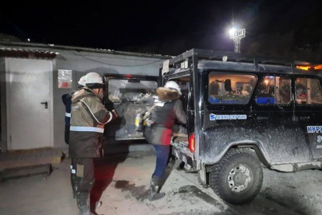 Горноспасатели из Якутии прибыли на рудник в Амурской области, где под завалами находятся 13 человек