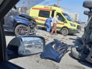 В Якутске внедорожник не пропустил машину скорой помощи