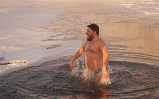 В Оймяконе туристы открыли купальный сезон