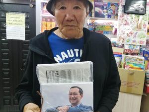 Подписчики газеты «Кыым» получают книги «Суруллубут суоруллубат»