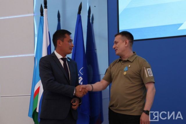 В Якутске наградили волонтёров-предпринимателей, помогающих бойцам СВО