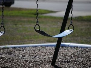 В Покровске мужчина увез ребенка с игровой площадки и заставил "трогать причиндалы"