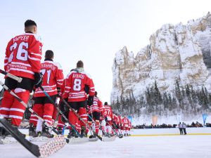 Дружеский хоккейный матч между «Легендами хоккея» и сборной Якутии закончился вничью