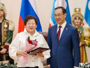 Айсен Николаев вручил якутянам государственные награды в преддверии Нового года