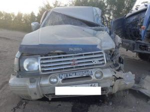 В Якутии из-за запыленности дороги джип столкнулся с большегрузом