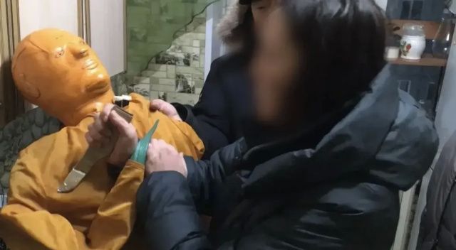 В Якутске женщина в гостях у сестры поссорилась с ее сожителем и убила его