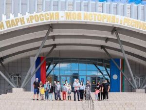 Сотрудники УФСИН со своими семьями посетили фотовыставку «Самая красивая страна», которая открылась в музейном комплексе «Россия — моя история» 