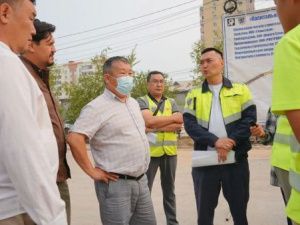 Дмитрий Садовников проверил ход дорожного ремонта и комплексной застройки в Якутске