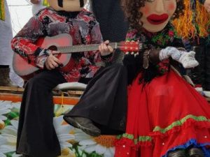 Рука в руке дружнее наш союз. На века  велика его сила.