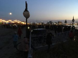 Ведущие «Орла и решки» спрятали 100 долларов на берегу озера Сайсары