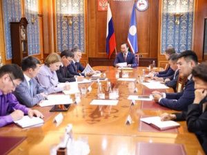 Айсен Николаев провел планерное совещание с руководством Правительства и Администрации Главы и Правительства Якутии