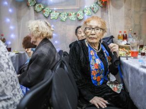 В социальной столовой Якутска поздравили ветеранов