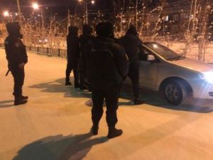 В Якутске у пассажира иномарки изъято два свертка со «спайсом»