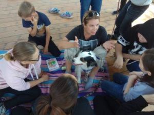 В Якутске дети читают собакам