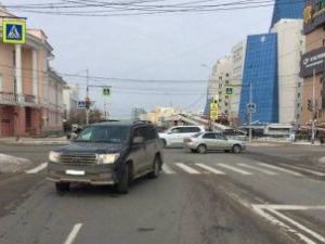 «Шли медленно». Водитель сбил пожилую пару на пешеходном переходе в Якутске 