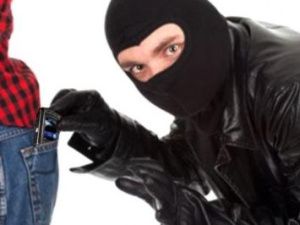 В Якутске у пассажира автобуса похитили телефон стоимостью 20 тысяч рублей