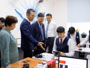 В школах села Намцы открыли центры по пилотированию дронами и анимационного творчества