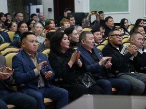 Евгений Григорьев встретился с общественностью города Якутска