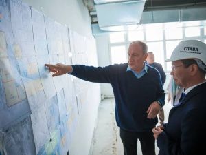 Айсен Николаев проверил ход строительства самой большой школы республики