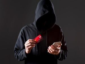 Криминальный беспредел: Звонок, стоивший пенсионерке 2,9 миллиона