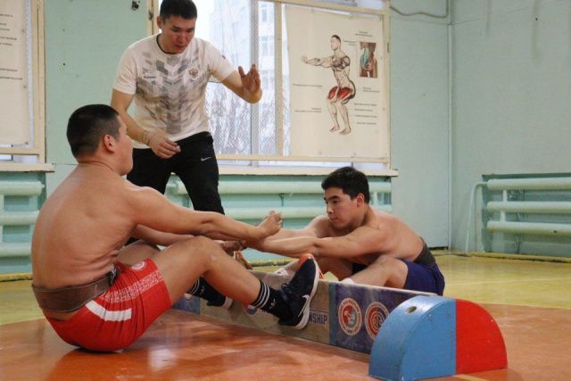 Главный приз турнира «Игры предков» медколледжа Якутии завоевал Хасан Уваровский