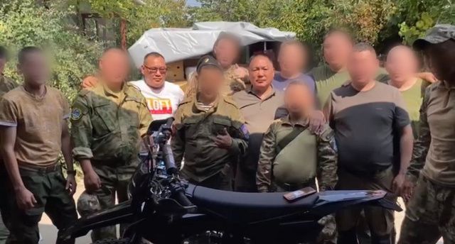 Делегации Нюрбинского и Сунтарского улусов передали помощь бойцам СВО