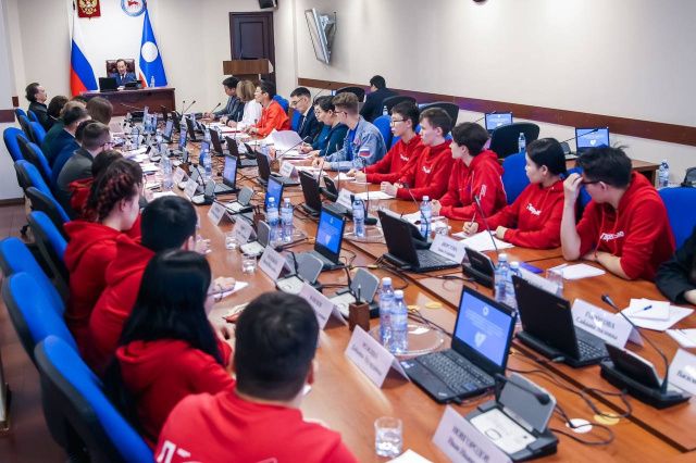 Айсен Николаев: именно дети и молодёжь должны быть инициаторами проектов и мероприятий Движения Первых