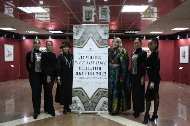 В Сокровищнице Якутии открылась выставка «Лучшие ювелирные изделия Якутии 2022»