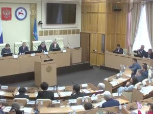 В Ил Тумэне проходят слушания по проекту изменений в Конституцию Якутии