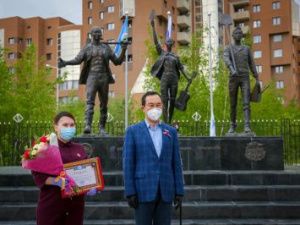 «Труд крут!»: Айсен Николаев принял участие в открытии сезона студенческих стройотрядов