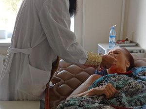 Социальный отдел Якутской епархии продолжает окормлять паллиативное отделение города