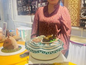 Кровяная колбаса, лошадиная голова, курочка-несушка: конкурс тортов провели в Амгинском районе