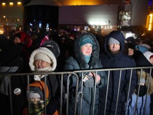 Праздничное шествие автоколонны состоялось впервые на зажжении новогодней ёлки Якутска