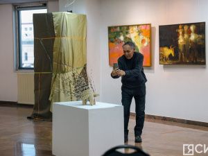 Выставка художника Михаила Старостина открылась в Якутске