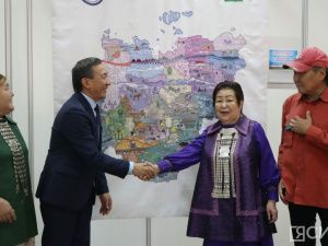 В Якутске открылась выставка вышитых карт и гербов