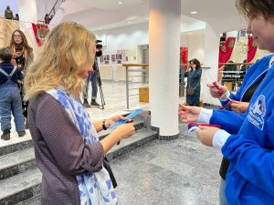 В Якутии Волонтёры Победы провели акцию «Триколор» в честь Дня народного единства