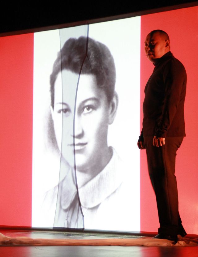 Моноспектакль ТЮЗа «Зоя» вошел в онлайн-афишу Международного театрального фестиваля  