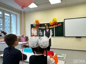 Премьер-министр Якутии принял участие в торжественной линейке школы № 29 Якутска