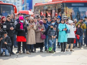 100 новых автобусов прибыли в Якутск к 100-летию республики