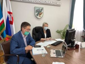 Депутаты приняли участие в заседании Парламента Якутии по обсуждению вопросов организации образовательного процесса