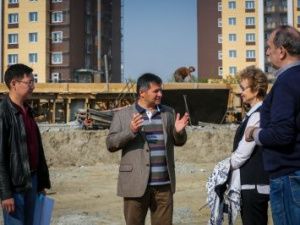 Андрей Тарасенко оценил ход строительства детских садов и школ в Якутске