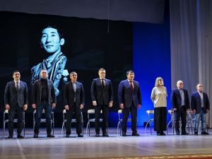 В Якутске состоялось торжественное собрание общественности в честь 75-летия со дня рождения Романа Михайловича Дмитриева