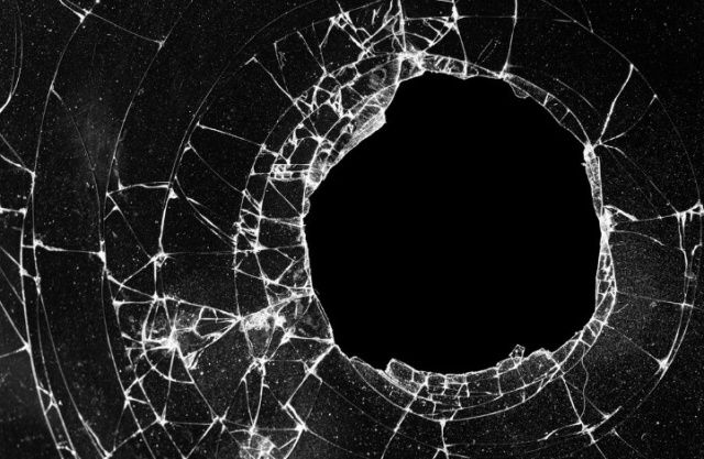 В Якутске мужчина из ревности разбил окно в квартире подруги