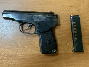 Полиция в Якутии установила личность мужчины, который в прямом эфире показал пистолет