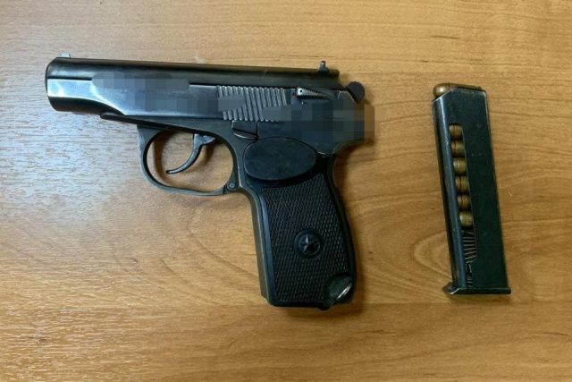 Полиция в Якутии установила личность мужчины, который в прямом эфире показал пистолет