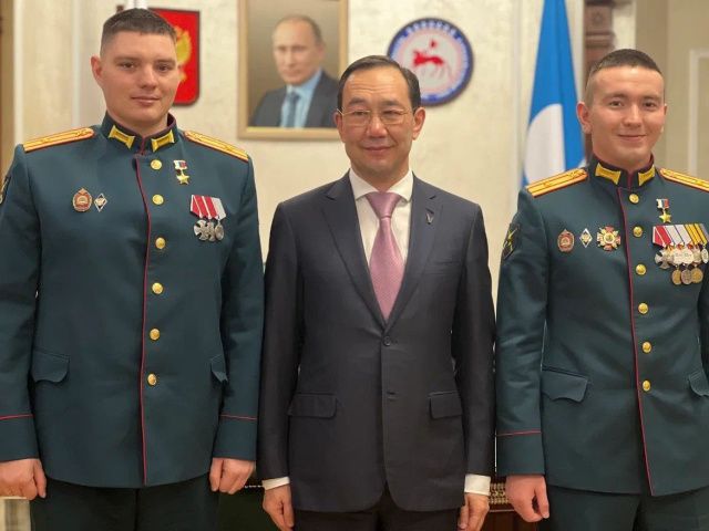 Айсен Николаев встретился с Героями России Николаем Соболевым и Игорем Юргиным