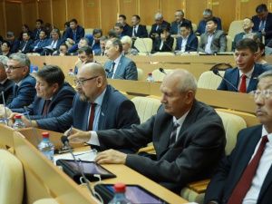 Затаенные страсти в Ил Тумэне вырвались наружу? Переголосовать нельзя оставить. Где поставить запятую?