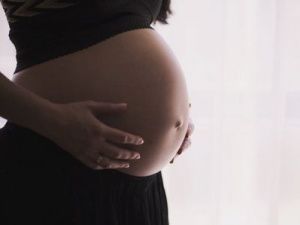 В Сунтаре пытались исключить из школы девочку, родившую ребенка